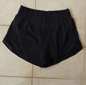 Lululemon Hi-rise hotty hot shorts